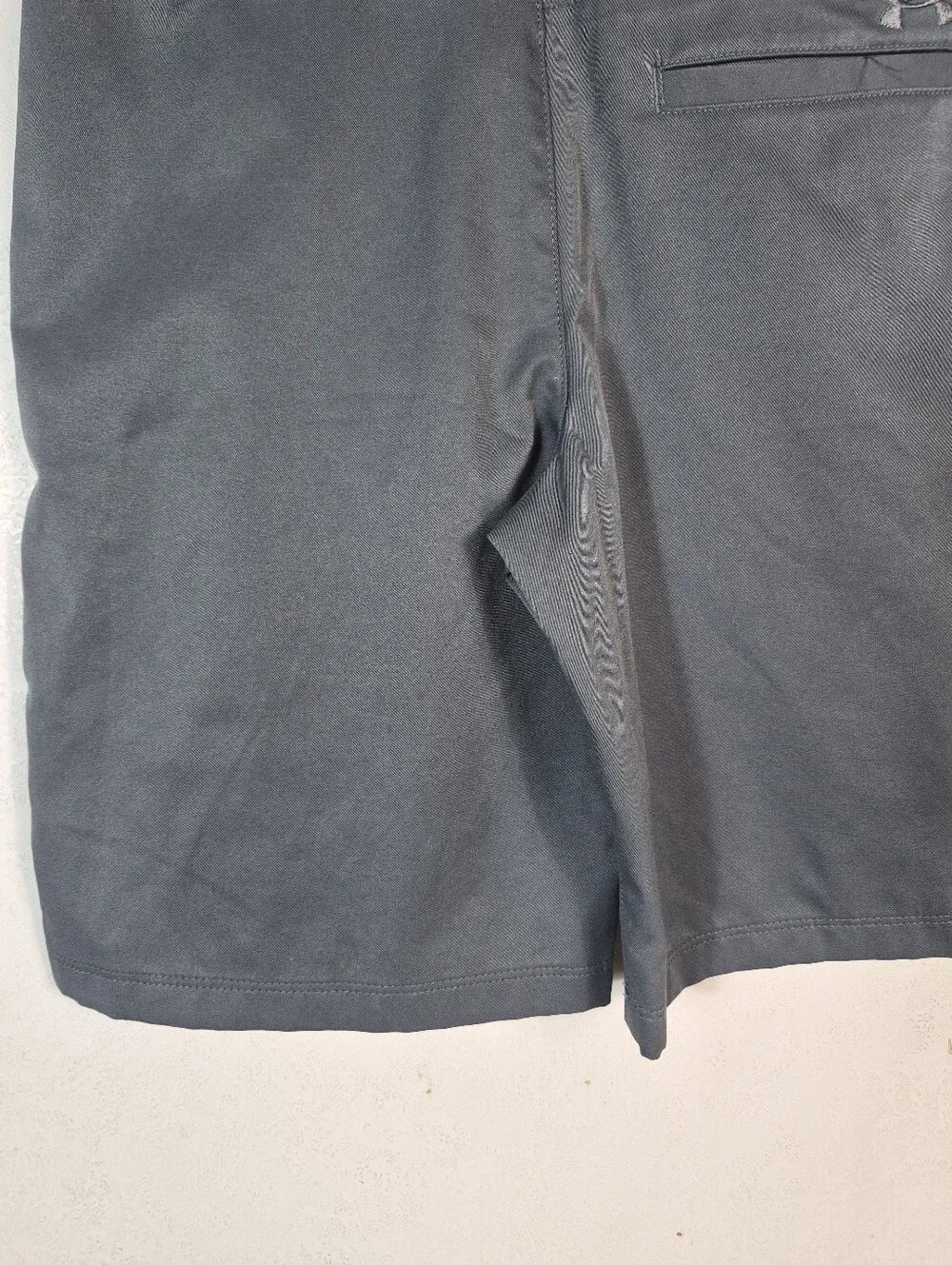 Under Armour Boys Board Short Pitch Gray Size 12